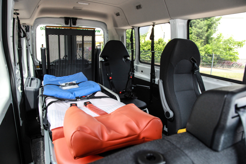 Innenraum eines Autos zum liegenden Krankentransport