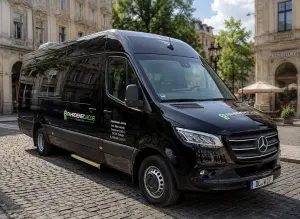 Link vergrößert das Bild: Unsere Fahrzeuge: Busgröße 3 (Sprinter von außen)